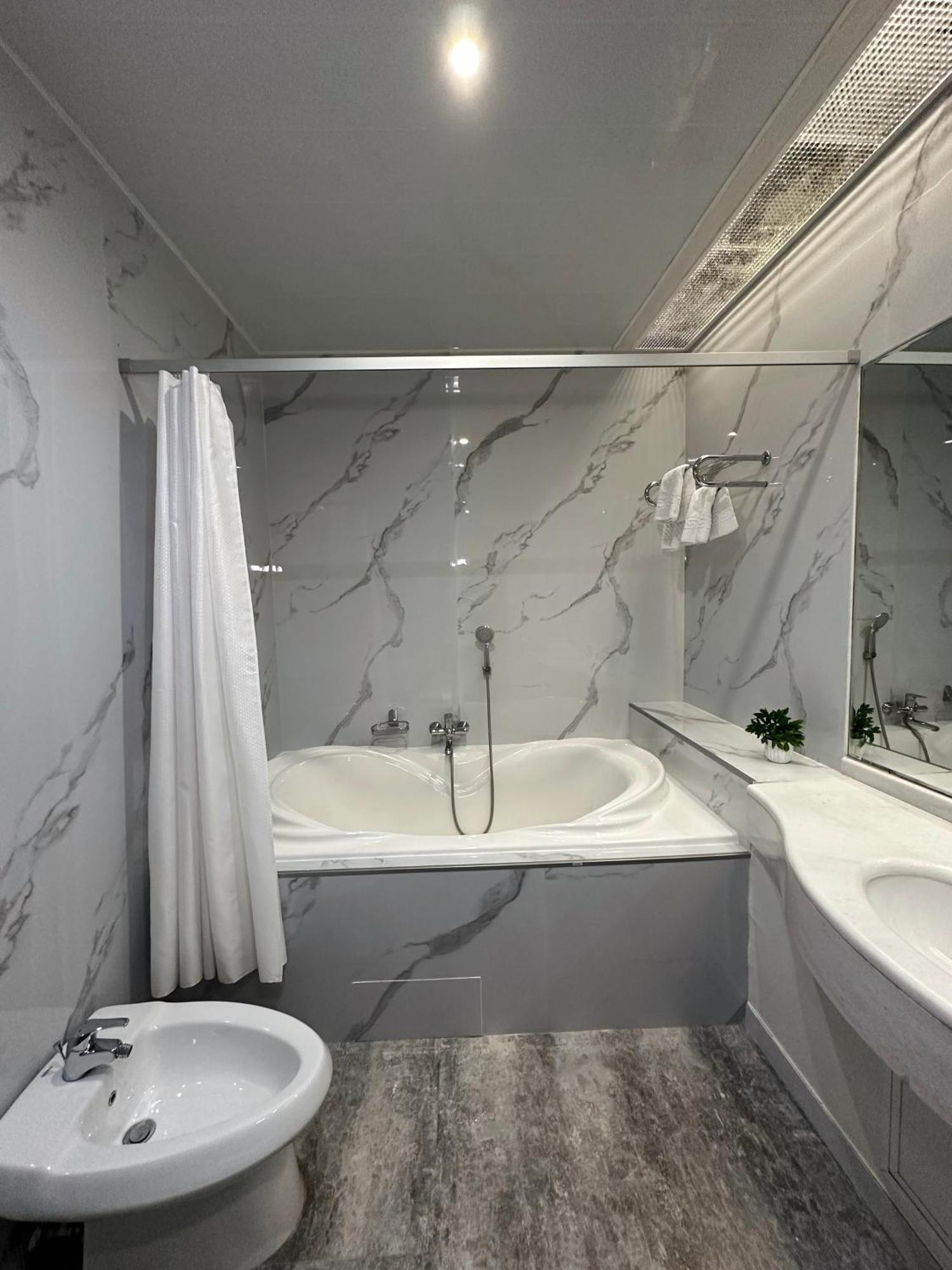 Port Inn Hotel Астана Экстерьер фото